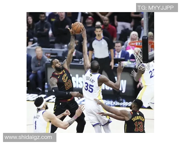 勇士与骑士总决赛第五场激战回顾：历史时刻与传奇对决的精彩瞬间